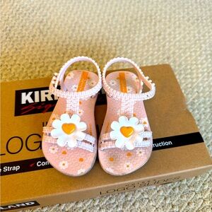 Pink Toddler Sandals with Daisy Design